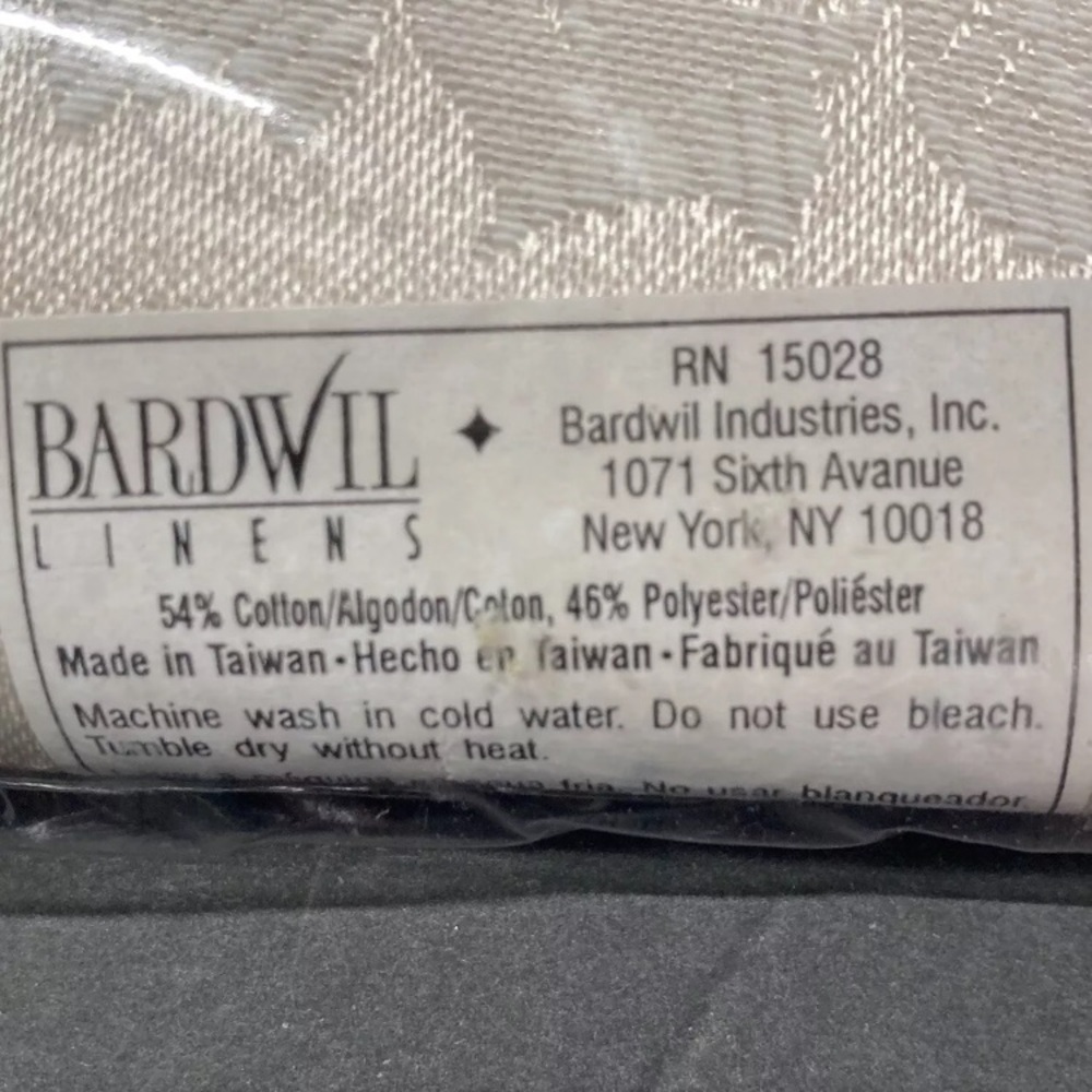 Bardwil Seasons Tablecloth Christmas Greenery 70” Round Holiday Solstice New - Picture 9 of 11